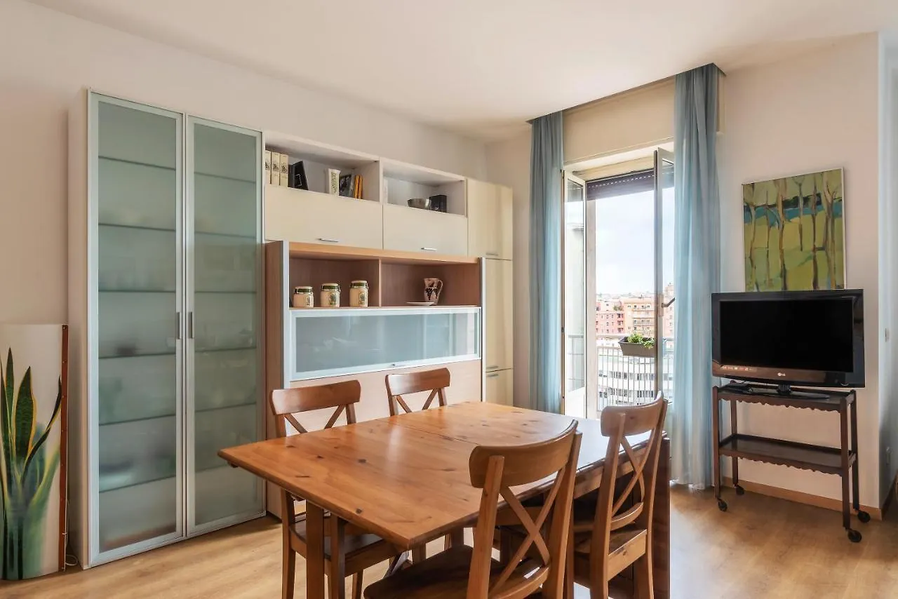 Sunny Apartment Piramide Roma