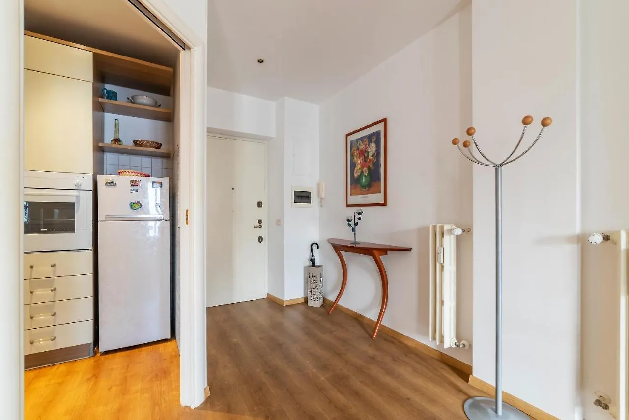 Sunny Apartment Piramide Roma