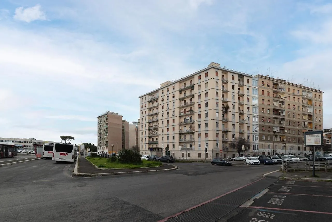 Sunny Apartment Piramide Roma 0*,  Italia