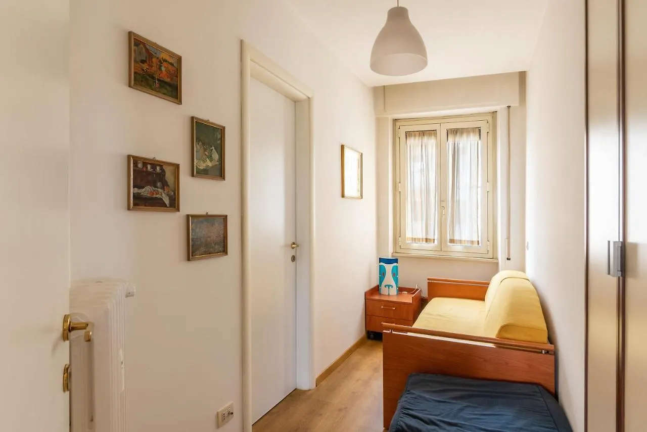 Sunny Apartment Piramide Roma