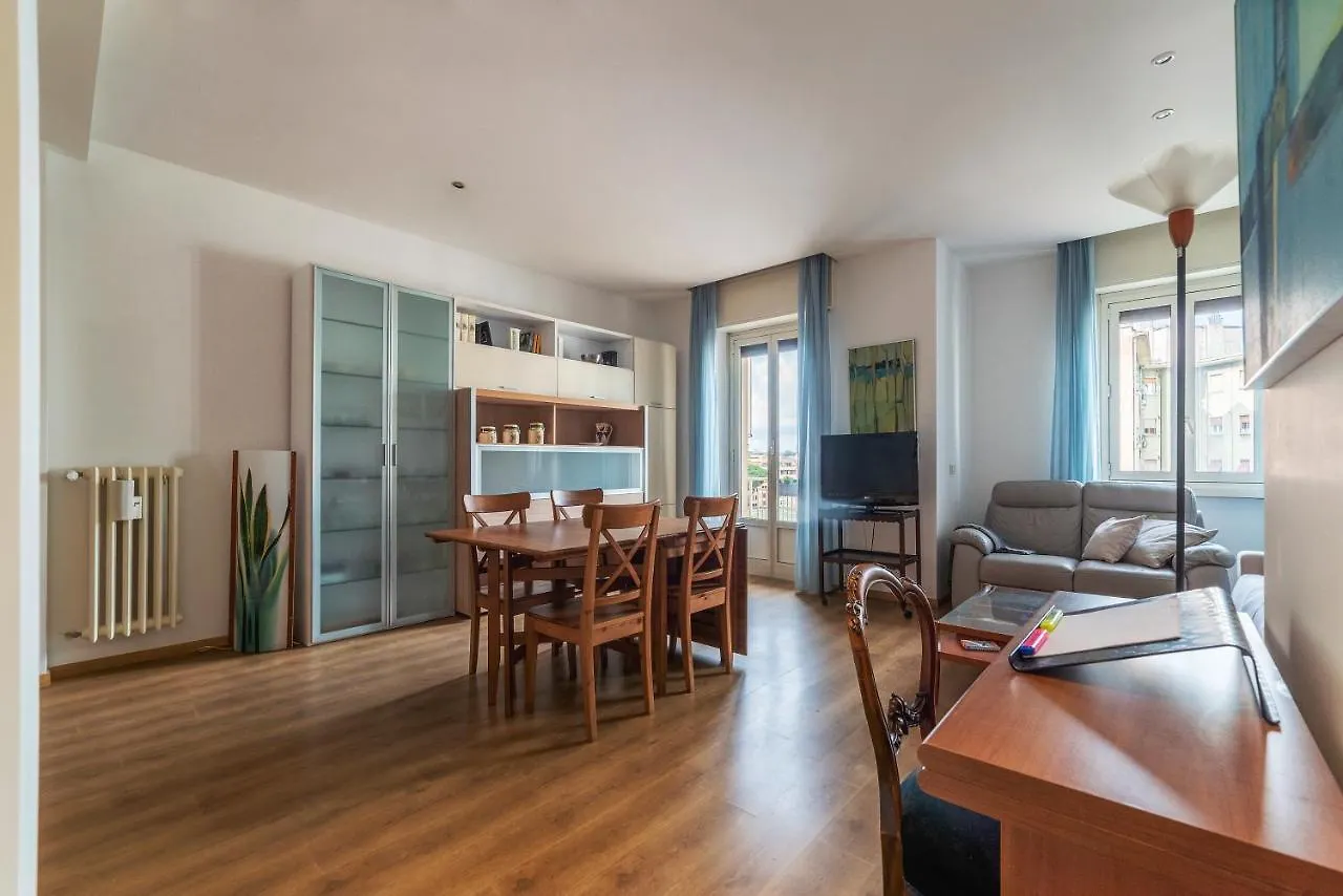 Sunny Apartment Piramide location